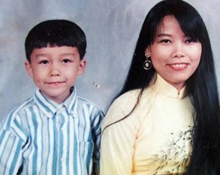 Cô Nguyễn Thị Bé và con trai (Ảnh: Internet)